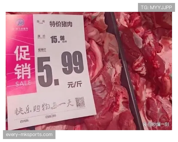 覃海洋超市结账那会儿我看傻了，拎的袋子比我一个月工资还贵